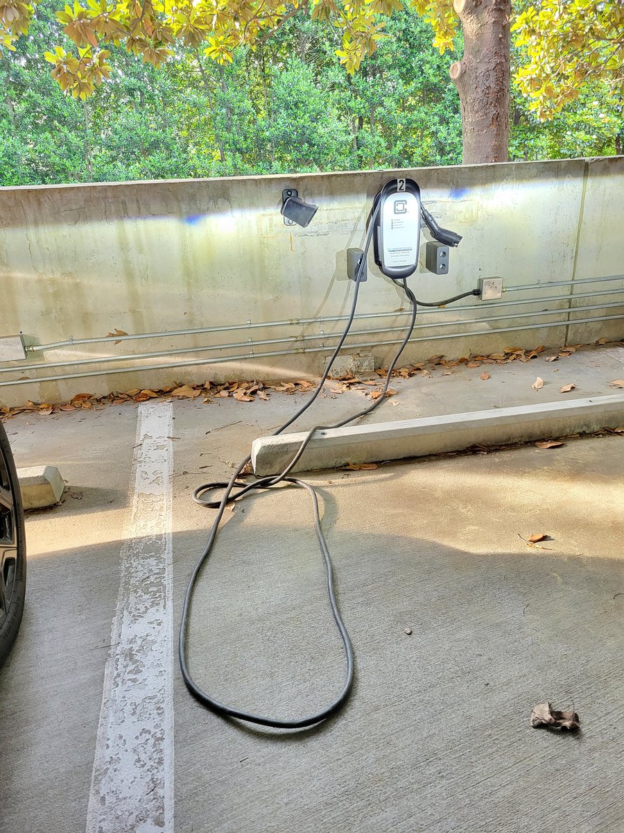 Improper #EVcharging etiquette ...  would be nice NOT to have to come out of my car to move this cord before I can park.