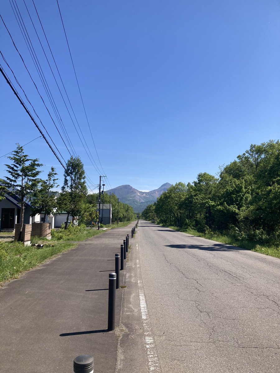 せっかくなので、
画像は本日14時頃の磐梯山と桧原湖、そして道路シリーズ⛰️

全国新酒鑑評会、福島県内１８銘柄金賞と全国二位でしたが天晴れ☀️
誇りです😭🍶

#絶景 #裏磐梯 #会津山塩 #ドライブ #バイク #サイクリング #釣り #キャンプ #日本酒 #クマ注意 #熊鈴