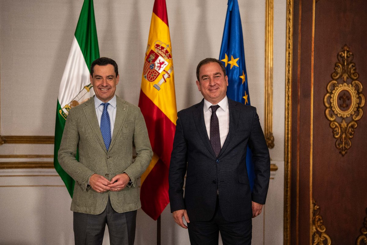 JuanMa_Moreno's tweet photo. La oferta universitaria en #Andalucía se enriquece y ofrece más oportunidades de formación.

He mantenido una reunión con el nuevo Rector de @LoyolaAnd, @sternblauHD. Seguiremos con la mejor voluntad de colaborar para, entre todos, alcanzar una educación superior de excelencia. https://t.co/hzCjzq76kS