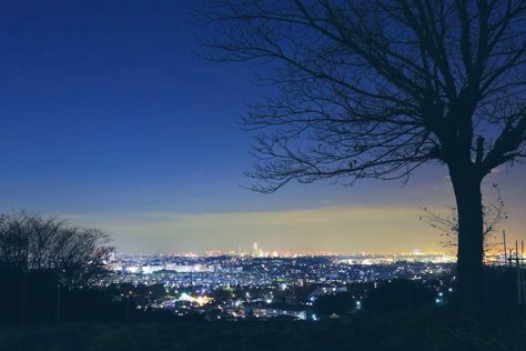 your__times's tweet photo. 針の壊れた 羅針盤のよう��

目まぐるしい 毎日に

優しい貴方は 

ひと時のチャイムを

鳴らしてくれた

ゆっくり 静かに 夜の風を浴びたなら

さて どんな時間を 過ごそうか

僕だけの 君だけの

街の放課後 https://t.co/ymgv5TO67g