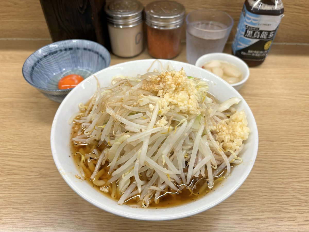 ラーメン二郎 栃木街道店
小ラーメン TARO(甘いの) ﾆﾝﾆｸ ｶﾗﾒ
生玉子
岩下のピリ辛らっきょう

今日も安定の甘TARO。
この世で一番美味い。