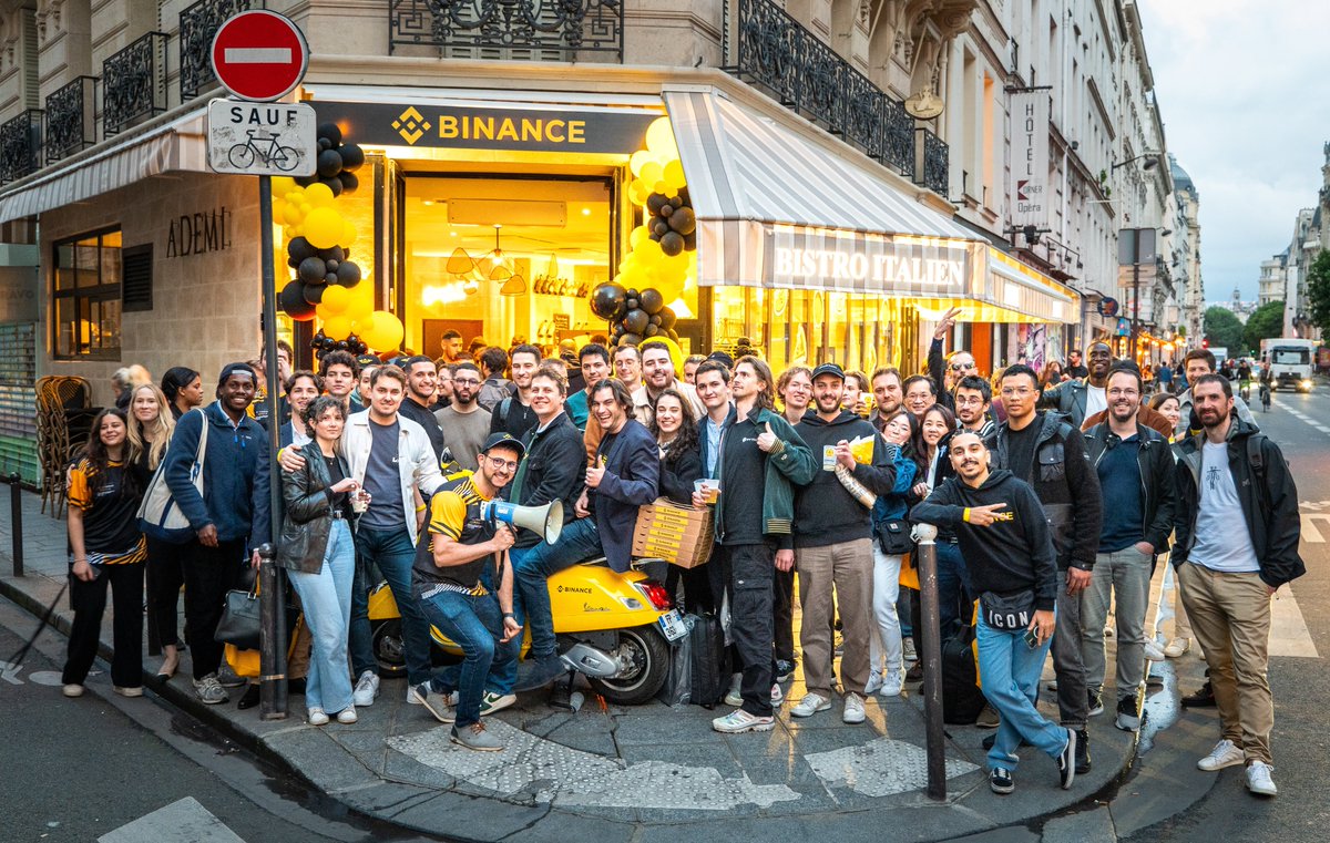 Bonjour 🇫🇷 Our community gathered in Paris to celebrate the #BinancePizza Day festivies and network with fellow crypto enthusiasts! #Binance CEO, @_RichardTeng, even came along to make pizzas for the community 🍕