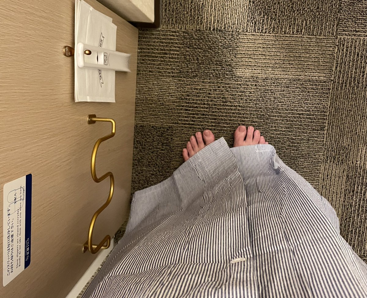 いつもホテルの中途半端丈ガウンパジャマ着るたびに180cmオーバーのHQっ子はツンツルテンだろーなーと思うけど今日のガウンはそうでもないと思うよ148cmの私が引きずってるから