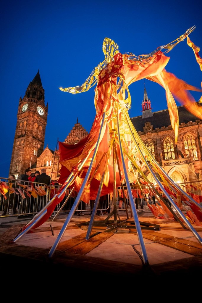 Festival Oldham 2024 💃 Saturday 1st June The Living Dress Festival Oldham is delighted to present The Living Dress that celebrates Oldham’s rich heritage of cotton spinning, wool weaving and dyeing led by Cabasa Carnival Arts.