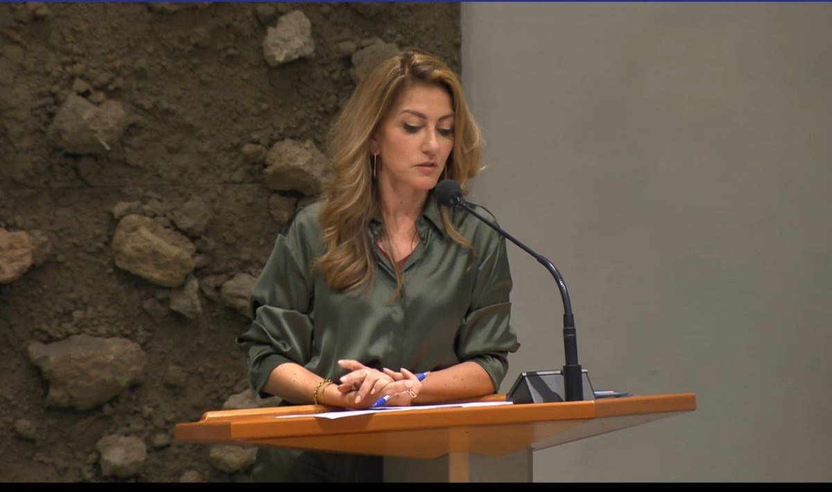 ottomanius's tweet image. #Yesilgoz
Tijdens het debat vandaag

ELK WOORD GELOGEN

Wanneer belazerd @DilanYesilgoz de boel niet
Kennelijk vindt de @VVD dat prima
Past perfect in hun tradities

#kamerdebat
#informatie