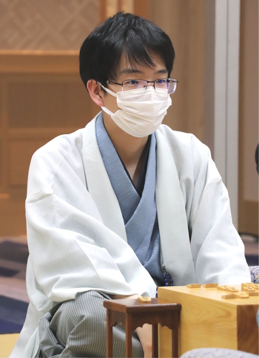 22日に関西将棋会館で指された第72期王座戦挑戦者決定トーナメントで、愛知県一宮市出身の豊島将之九段が勝ち、62人目となる公式戦通算600勝（将棋栄誉賞、勝率0.662）を達成しました。写真は、これまでのタイトル戦の勝局からです。答え合わせはALTで。