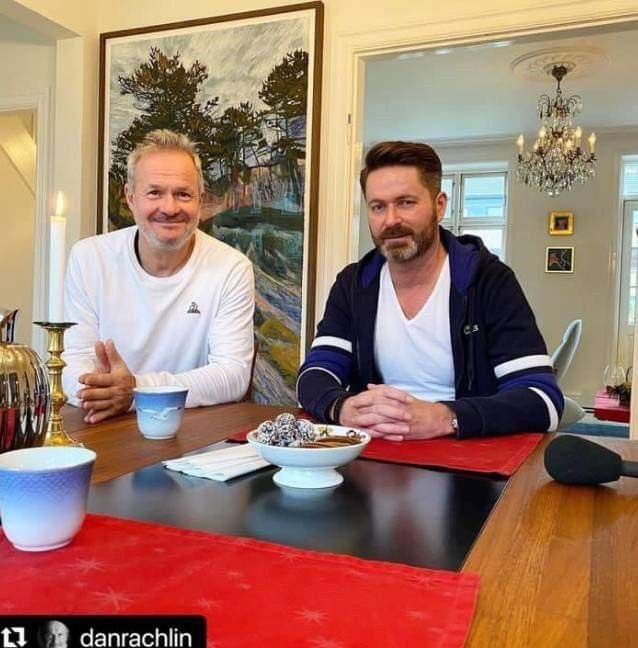 Fred_0M_'s tweet photo. Mastering the art of work with flair and a warm smile! Life's all about finding the perfect blend of passion, productivity, and those precious coffee moments with cherished friends. 🌟☕️ #ThriveAtWork #PerfectBlend #InspiredDaily #TrueConnection
#StyleInTheWorkplace ThriveAtWork https://t.co/Dy9miCdQzq