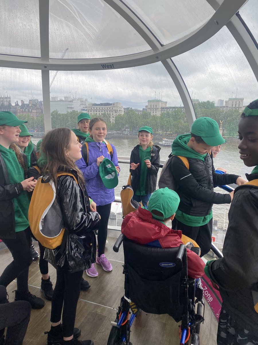 Fun on the London eye!! @CaldiY6 @AETAcademies @CNicholson_Edu