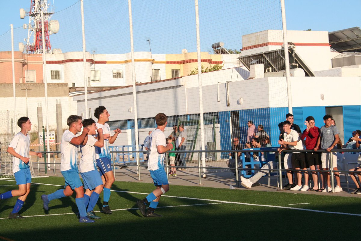 ValencinaFC's tweet photo. 📸 | Imágenes del partido de nuestro Juvenil vs Pilas, realizadas por Mariló en el último partido de la temporada en casa. Gracias a todos por el apoyo y por el ambiente que vivimos, lo mejor está por llegar. ¡Os esperamos este domingo en Puebla! 🏟️⚽️
#VaaSuceder https://t.co/BhHo3EHsjg