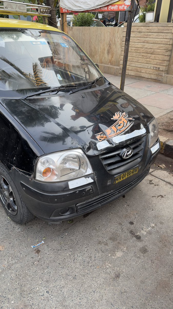 waridhi's tweet photo. @MumbaiPolice taxi drivers at Lower Parel Phoenix mills not taking fares in peak time and threatening when taking photos https://t.co/d3A8I3m2Eh