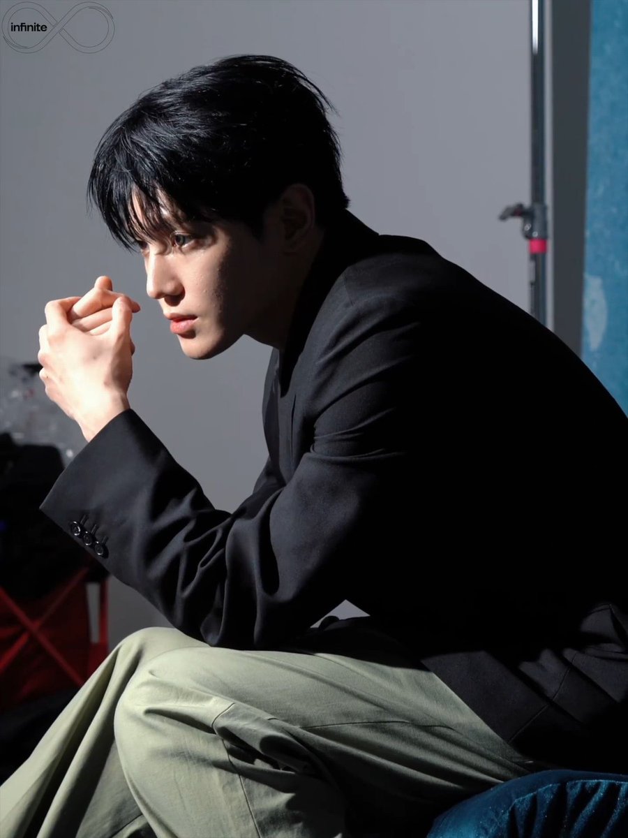 glowmingi's tweet photo. Black hair taeyong I miss you 😭 he really is double serving right now https://t.co/za91LdtEEo
