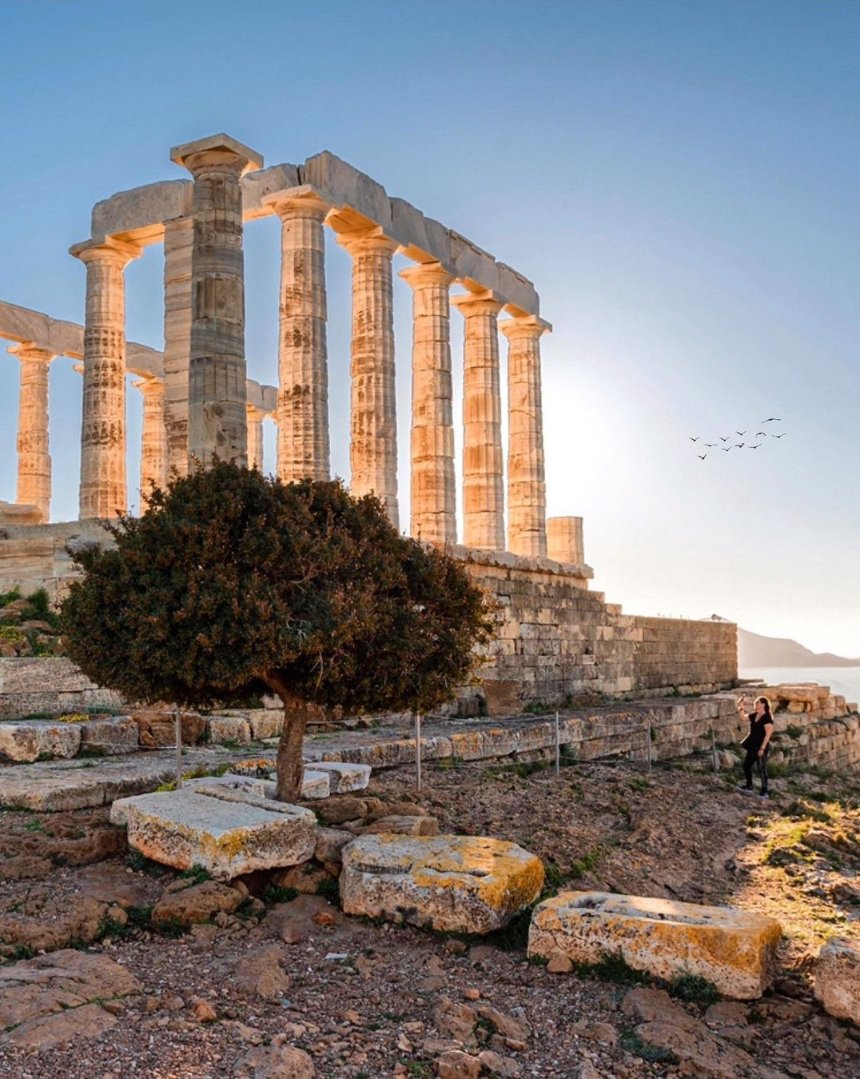🏛 The 5th century BCE temple of Poseidon at Cape Sounion, Attica, Greece. 📷 @stef_greece / Instagram