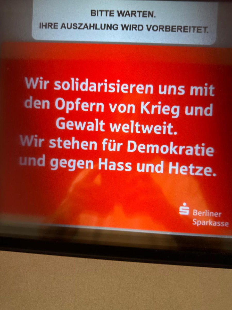 Warum sollte die #Sparkasse neutral sein? Sparkassen sind öffentlich-rechtlich, d.h. Teil jeglicher Regierungspropaganda. Das darf jetzt keinen überraschen. Jeder kann wechseln wohin er mag. Aber die Qualität der Propaganda ist schon eine andere als früher.