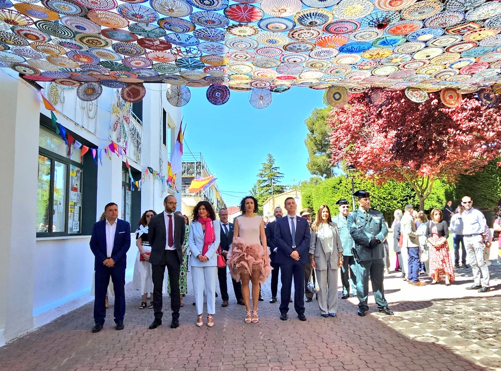 dipualba's tweet image. 🙋🏻‍♂️@santicenizate no ha faltado a su cita con #Higueruela por #SantaQuiteria

Con @valera_fran y @Pilarcallado ha felicitado a la alcaldesa, Isabel Mtnz, por unas fiestas ejemplo de cómo cuidar tradiciones abre puertas a visitantes y a nuevas oportunidades

goo.su/VzDoF