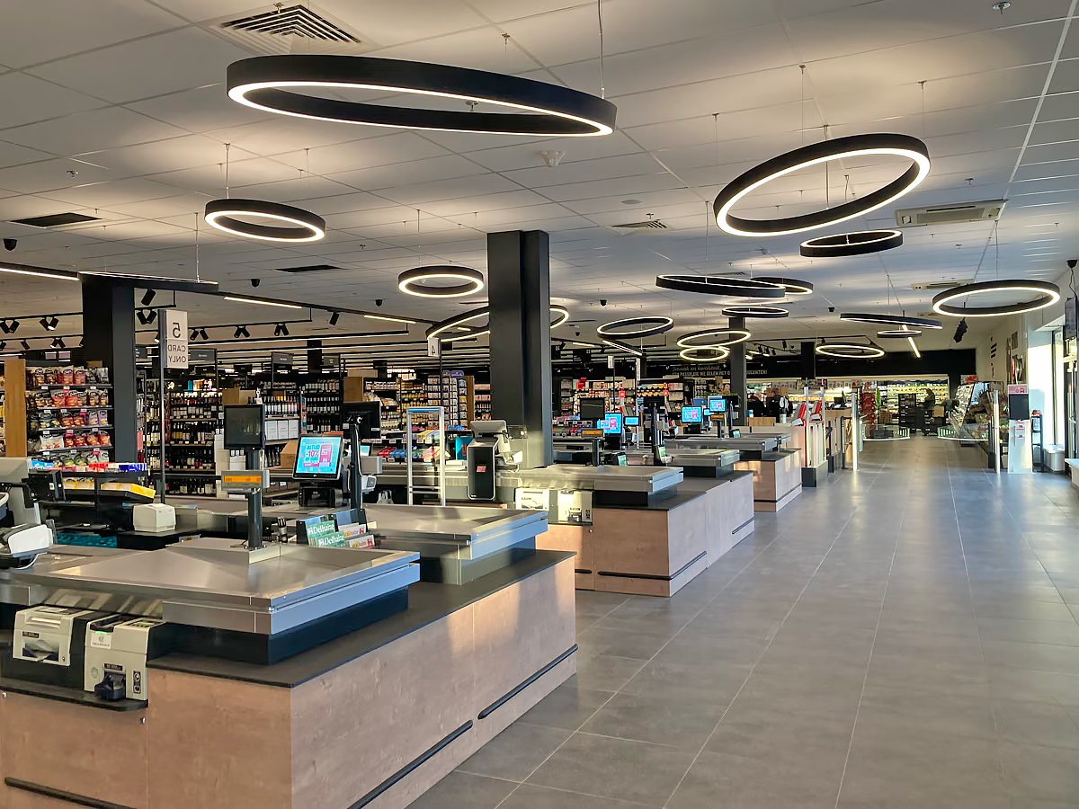 resatec's tweet image. Trots op onze rol in de renovatie van #Delhaize Ieper! Met Cross Point antennes en Photo Alert technologie bieden we een veilige, klantvriendelijke winkelervaring zonder klaphekjes. Betaalbare kwaliteit en geavanceerde kassa-controle. 
resatec.be/referenties/de…