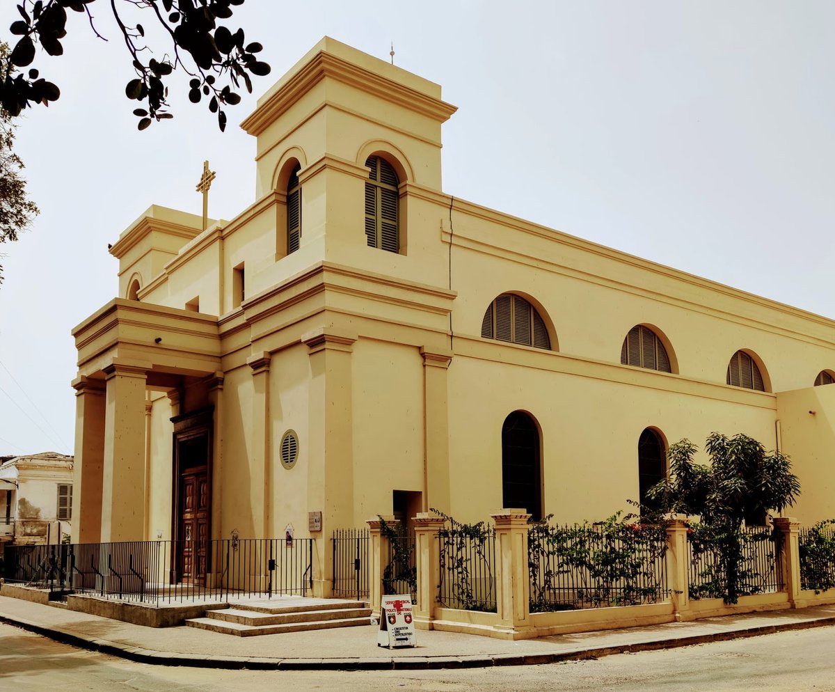 Classée patrimoine mondial de l’UNESCO, la cathédrale de Saint-Louis est la plus vieille église d’Afrique de l’Ouest. Bâtie en 1827 par le Baron Roger sous la bénédiction de l’abbé Girardon elle abrite les sépultures des deux évêques : Mgrs Prosper Dodds et Pierre Sagna.