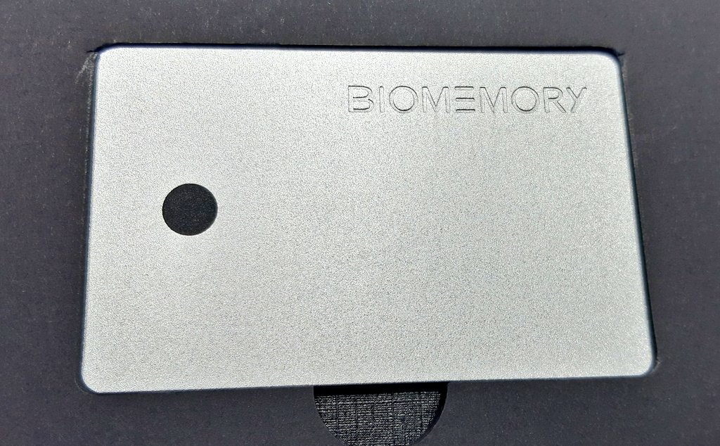 #VivaTech 

Dans la série #CoupsdeCoeur #Tech4Good je viens de découvrir tout le potentiel de <a href="/BiomemoryLabs/">Biomemory</a> sur le stand du <a href="/CNRS/">CNRS 🌍</a> ou comment stocker des données non pas sur un support électronique mais sur de l'ADN synthétique produit à l'aide d'enzymes bio-sourcėes
A suivre !