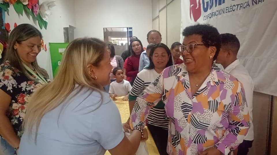 CorpoelecInfo's tweet image. ⚡️ 𝔸𝕡𝕦𝕣𝕖

Con música bailable y un ameno compartir organizado por #Asoelec y Talento Humano, las madres  trabajadoras del sector eléctrico celebraron su día  en el estado Apure.