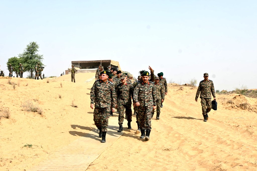 Exercise #AnantVijay #RanbankuraDivision #ExerciseWithTroops’
#LtGenDhirajSeth, #ArmyCdrSWC conducted a comprehensive review of operational preparedness of #RanbankuraDivision #ChetakCorps tasked with safeguarding part of India’s Western Borders.