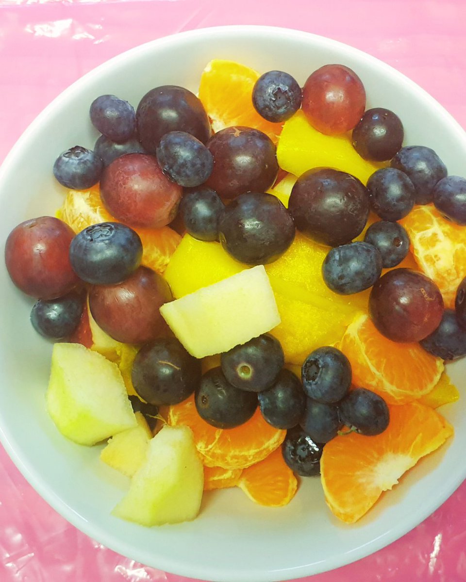 Happy Wednesday! Who's up for a delicious fruit salad today? 🍊🍇🥭
#fruitsalad #wednesdayeellness #delicious #fruits #winnettemusic