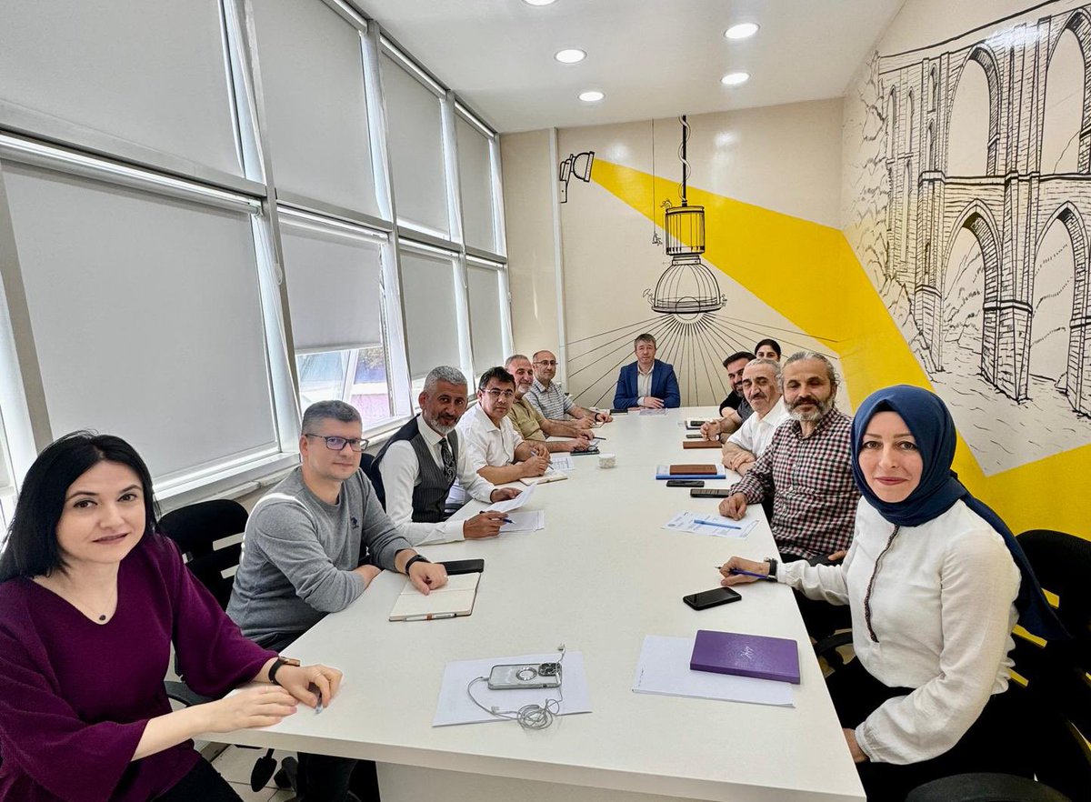 ✨İlçe Milli Eğitim Müdürümüz Necati TEKBAŞ başkanlığında; şube müdürlerimiz ve özel büromuzla Türkiye Yüzyılı Maarif Modeli Yeni Müfredatı ve gerçekleştirilecek proje sergileri hakkında toplantı yapıldı.
<a href="/Yusuf__Tekin/">Yusuf Tekin</a> <a href="/MucahitYentur/">Murat Mücahit Yentür</a> <a href="/necatitekbas/">Necati TEKBAŞ</a>