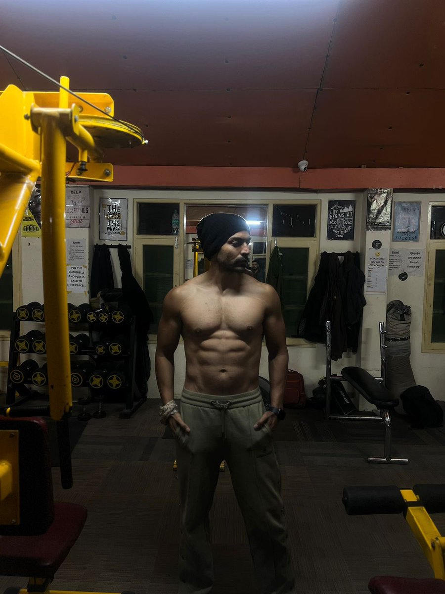 Despite his love for them, #GurmeetChoudhary hasn't eaten a samosa in 14 years! That’s the dedication behind his amazing physique. 🎥 Filming daily, but never missing workouts and diet. 💪 @gurruchoudhary