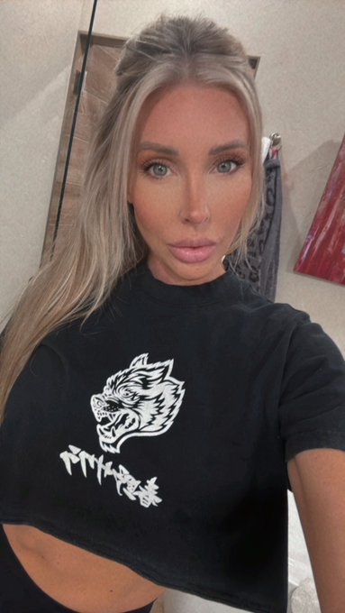 Good morning! I hope you have the best day 🖤 https://t.co/OCj0k0yEAR<a href="/tag/cosplay"class="tags"><span>#cosplay</span></a><a href="/tag/maythe4th"class="tags"><span>#maythe4th</span></a><a href="/tag/maytheforcebewithyou"class="tags"><span>#maytheforcebewithyou</span></a>