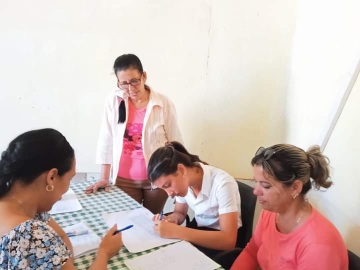 EMatancera's tweet photo. Continúa el.llenado de boletas en la Educación de Secundaria Básica  de #Matanzas, momento importante en el  proceso de continuidad de estudios.
#CubaMined
#GobMtz
@btan0987 
@mariofsabines 
@CaridadPoey 
@PartidoPCC 
@comunicadoramtz https://t.co/mZfOcXd11i