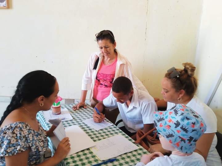 EMatancera's tweet photo. Continúa el.llenado de boletas en la Educación de Secundaria Básica  de #Matanzas, momento importante en el  proceso de continuidad de estudios.
#CubaMined
#GobMtz
@btan0987 
@mariofsabines 
@CaridadPoey 
@PartidoPCC 
@comunicadoramtz https://t.co/mZfOcXd11i