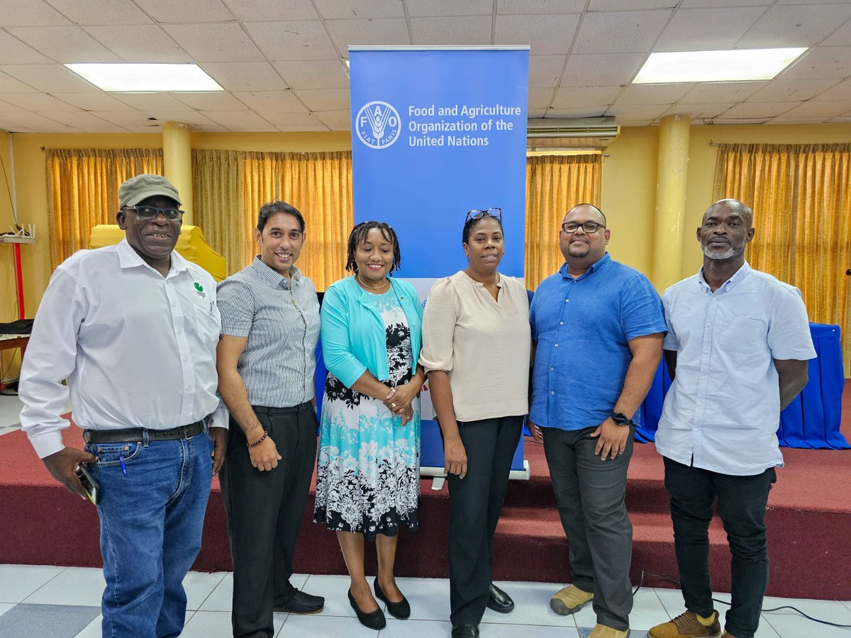 🇻🇨🌶️Meet the team facilitating #SVG's Hot Pepper Evaluation & Cost of Production Workshop: @CARDIcaribbean's Donawa Jackson, @FAOCaribbean's Jai Rampersad, Dr Coleen Phillips, Dr Omardath Maharaj, & Ministry of Agri.'s Deborah Daniel & Marcus Richards. #valuechains4change