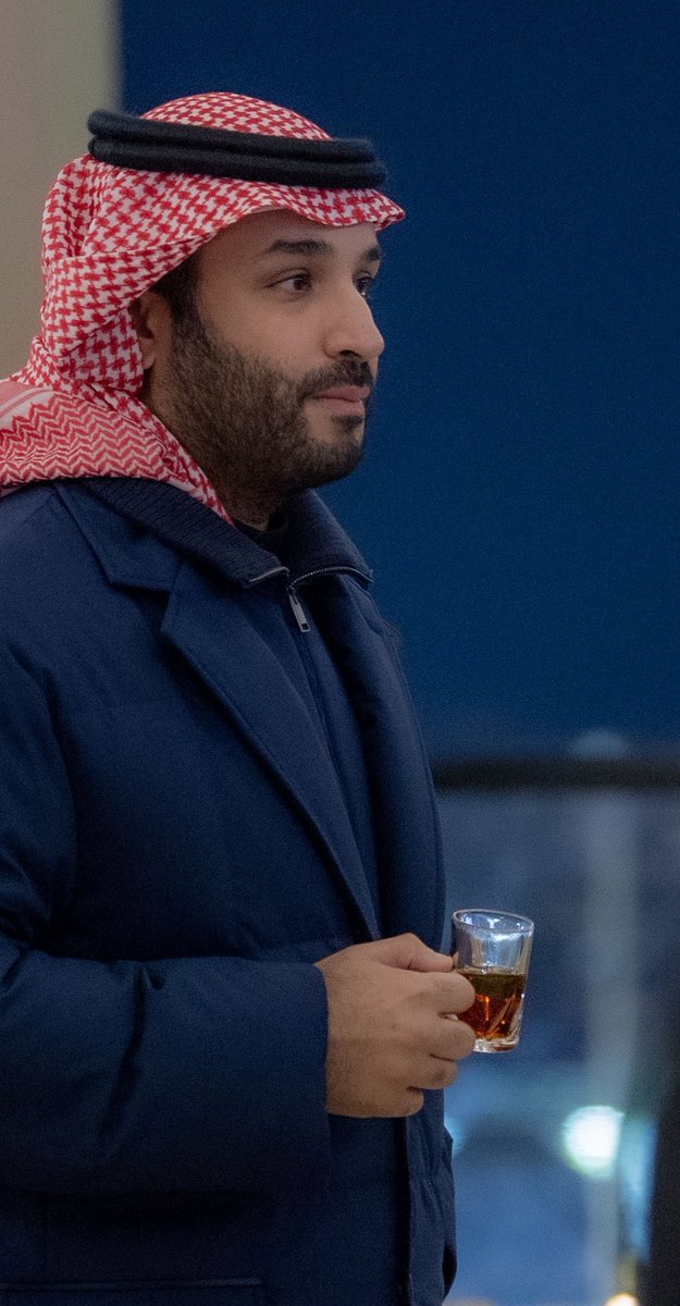 حظيّظ من تقهوى قبال وجهِك الزاهِي🤍