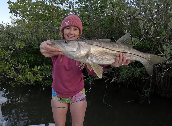 Booty shorts &amp; tight lines 🎣 New video! Don't forget your rod 😜💕  https://t.co/f94SizOn4g https://t.