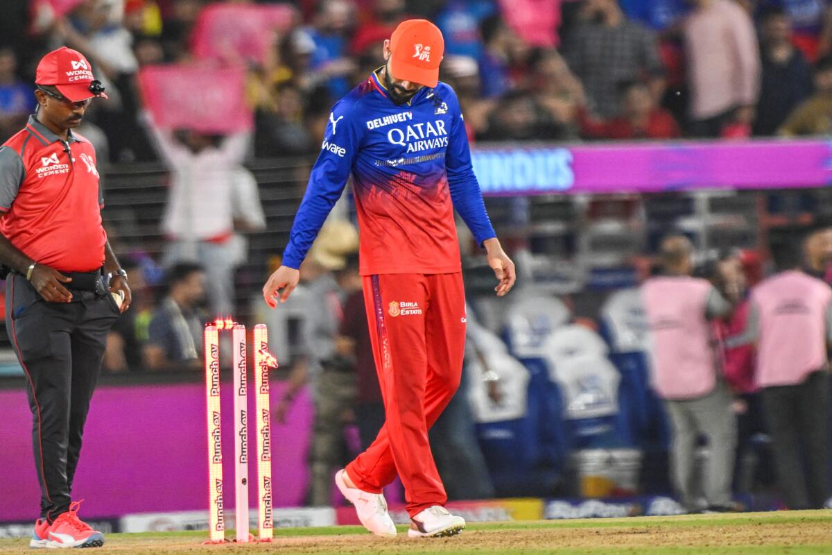 dard_aai_dil's tweet photo. “imtihaan hai, waqt hai, aazma le jitna aazmana hai, 
  ek daur kya harayega usey jisne haraya zamana hai”.

– Stay strong Virat Kohli. 
– This too shall pass. https://t.co/oFDnc7jvgB