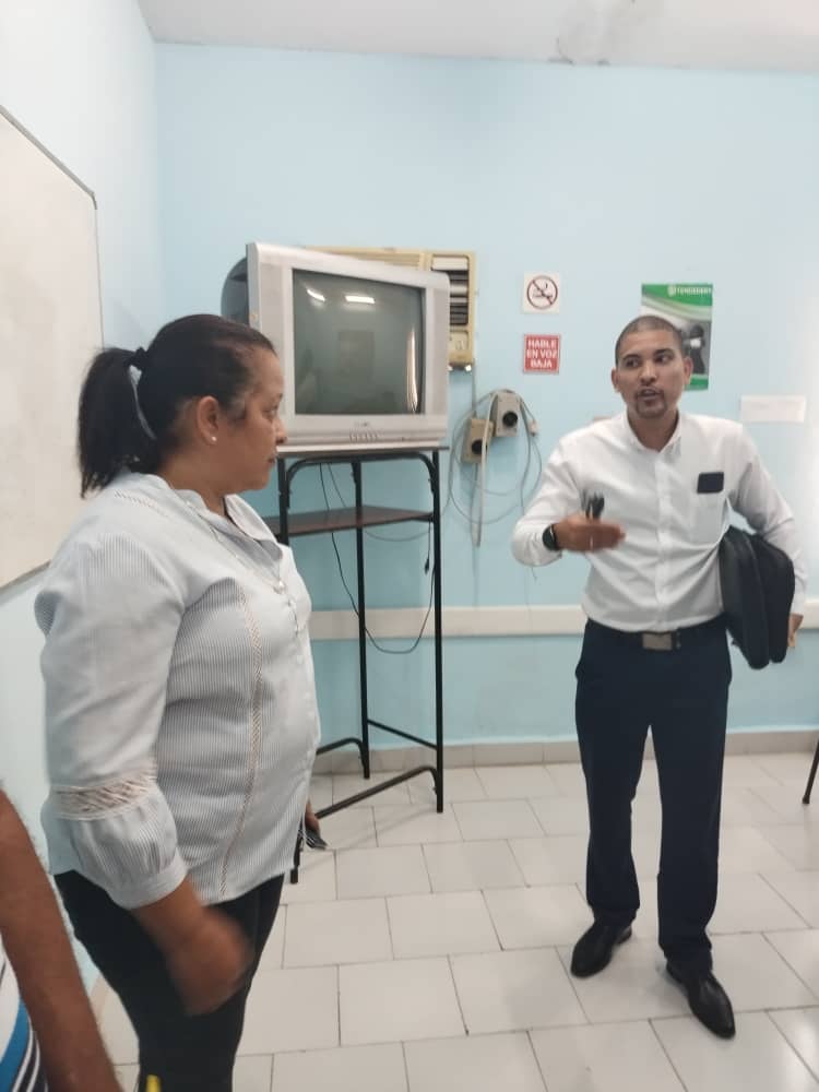 JCMayabeque's tweet photo. Sobre los procesos de bancarización, el papel de #JovenClub en la #informatización de la sociedad, la ciberseguridad, la soberanía alimentaria, entre otros, dialogó @MayraArevich junto a @JosCarlosCruzS3 y otros directivos en #JovenClubMayabeque, en #Madruga. https://t.co/sjmqZGXyf4