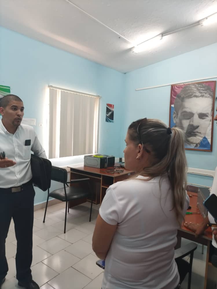 JCMayabeque's tweet photo. Sobre los procesos de bancarización, el papel de #JovenClub en la #informatización de la sociedad, la ciberseguridad, la soberanía alimentaria, entre otros, dialogó @MayraArevich junto a @JosCarlosCruzS3 y otros directivos en #JovenClubMayabeque, en #Madruga. https://t.co/sjmqZGXyf4