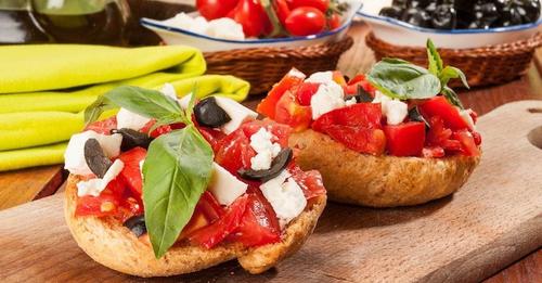 BelinakiD's tweet image. Dakos: The Specialty From #Crete is World’s Best @Salad.
A trademark of #Cretan #cuisine, dakos, topped the list of the world’s best salads according to ratings compiled by #TasteAtlas recently.

greekreporter.com/2024/05/07/dak…