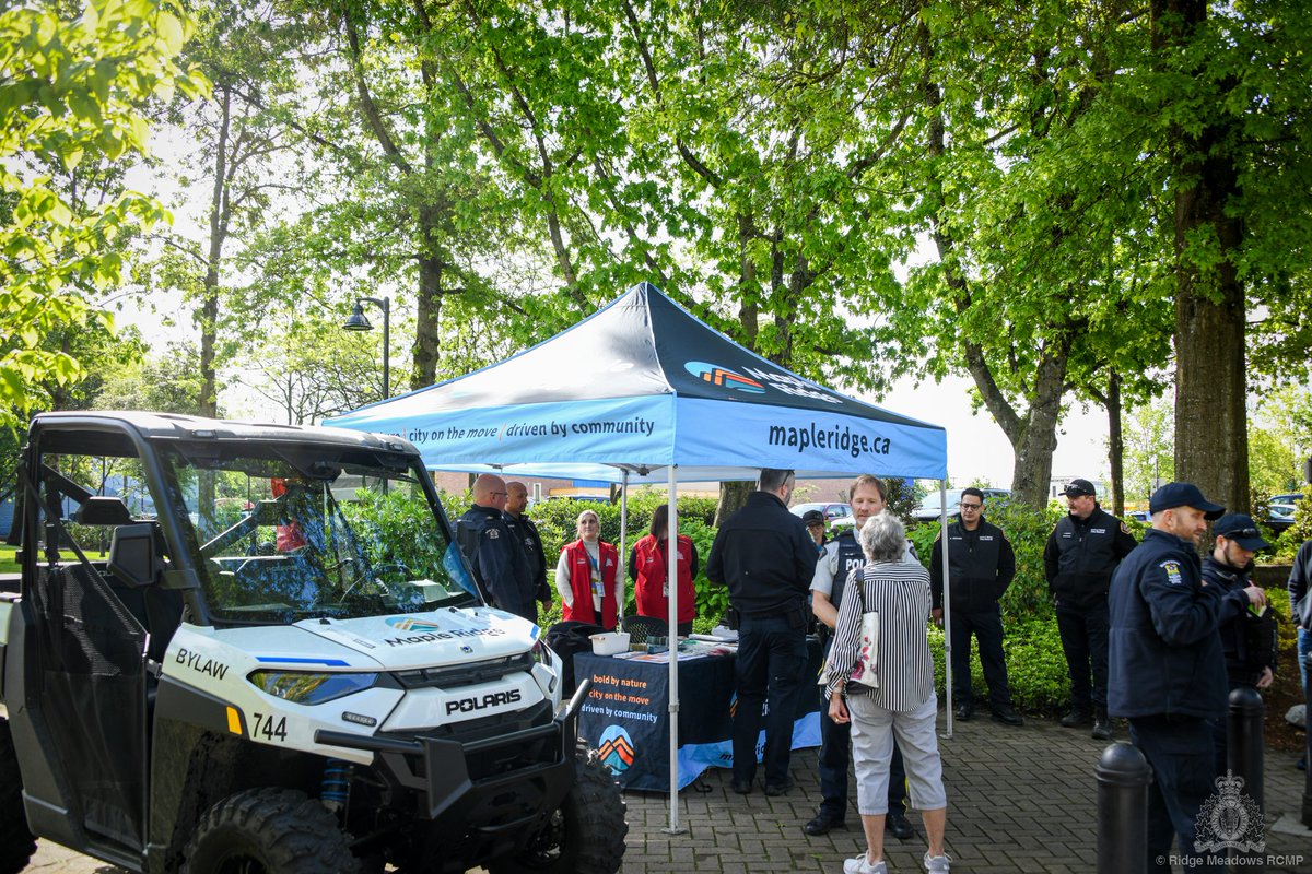 👋We're here! Pop by the Community Safety Booth in the South Plaza at Memorial Peace Park and chat with police! 👮 The booth is open until noon. Community Safety Booths will be occurring at various locations in @YourMapleRidge on Wednesdays.