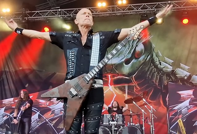 ACCEPT's WOLF HOFFMANN Explains Why He Didn't Use His Flying V Guitars In The Studio blabbermouth.net/news/accepts-w…