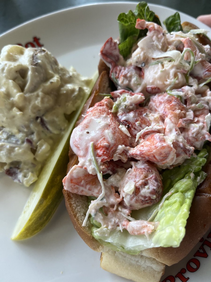 TonytheTiger57's tweet photo. #LobstahRoll #CapeCod #LobsterPot ๐ฆ๐ฆ๐ฆ#Bloodies https://t.co/25PgZfs14N