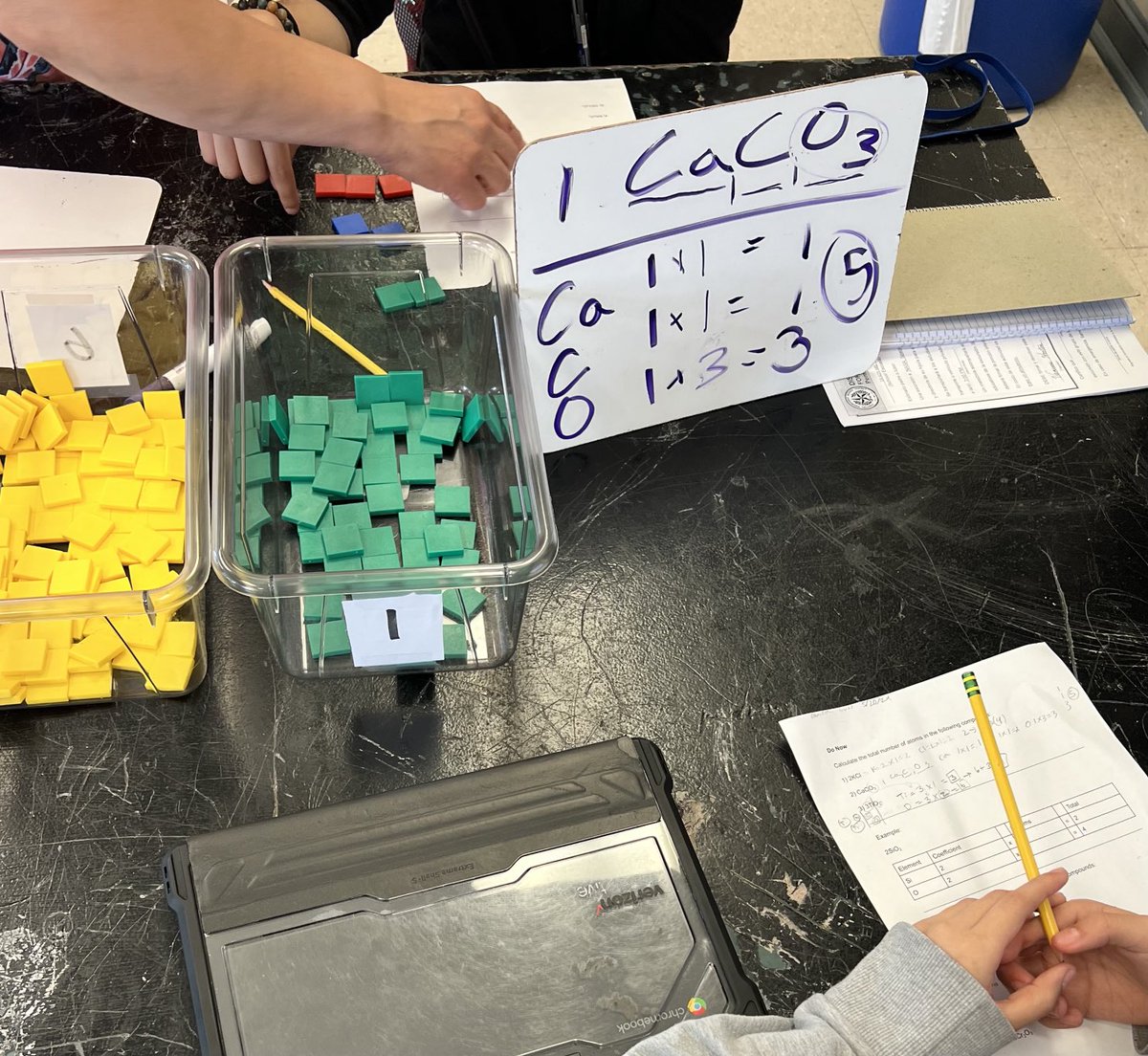 GameChangingEd's tweet image. From PLC to practice. First year teacher, after side by side coaching,  supporting our students using math manipulatives to scaffold learning in the Science class 🙌🏾