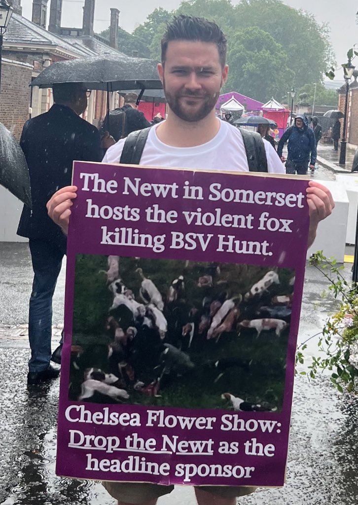 The @The_RHS Chelsea Flower Show and their headline sponsor @thenewtsomerset wouldn’t want you to Retweet this picture from today. So you know what to do..