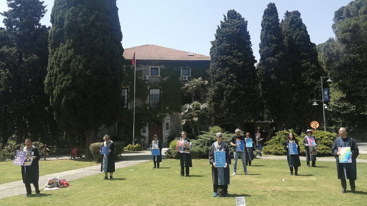 Bugün. Üniversitemizi yıktırmamaya çalışıyoruz.