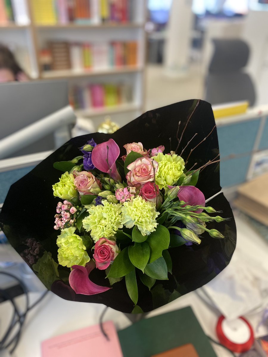 not me tearing up at my desk 🥹 a *massive* thank you @DavidHHeadley @emily_glenister + the whole @DHHlitagency crew for these flowers that brightened my whole week 💐💕 an elite bouquet from an elite team 💫