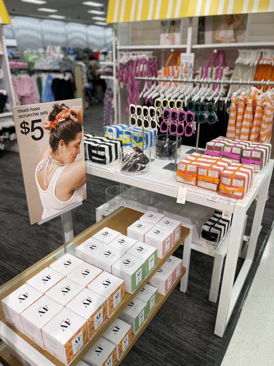 MaySandlin11's tweet image. Really 💜 the Beach Bungalow Gateway set✨This was so fun and easy! Now off to buy all of it🤗 #target #visualmerchandiser #swimwear #swimandsand @emily69716809