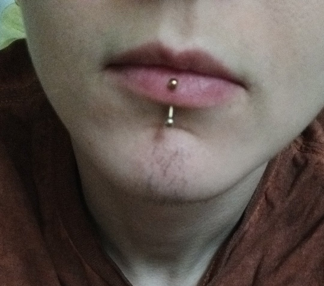 @novemeblue well this is a vertical labret, its the one i have 

the labret is the part of your lip right above your chin, where the bottom part of my bar comes up. 

the top part of your lip is the philtrum! that would be a medusa piercing