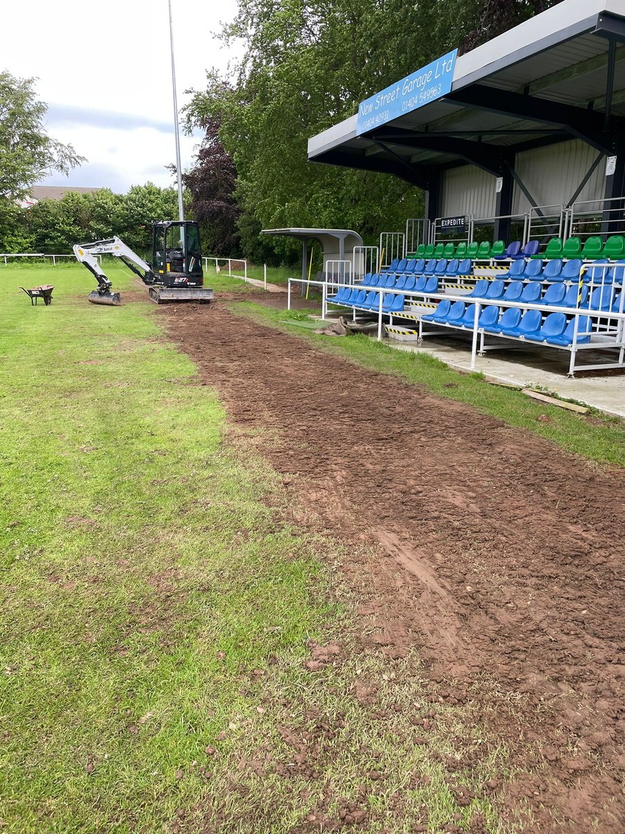 @swpleague @devon_fa Our favourite patch was still a bit spongy, but 50m land drain should of sorted that out. Ty to the volunteers that worked hard. Would love a bit of rain for the grass seed though 😂.....