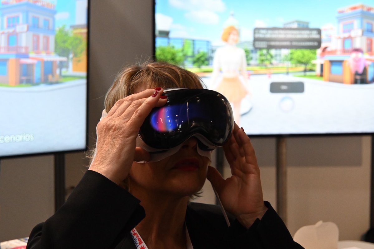 MarieMicheleAB's tweet image. #vivatech
 Apprendre une langue en immersion avec l’IA ? Avec Talkit de #visionflow c’est possible 🥳

@Ym78200 @MadiSeydi @CHRISTINESOTO12 @AngiePatarroyo1 @AnthonyRochand @PPC @chboursin @Chapelotte @IntFem_ @ChantalTV
