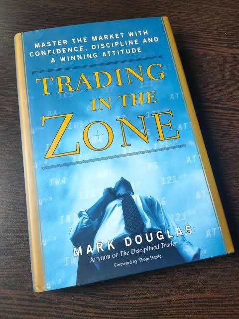CryptotalkEt's tweet photo. Book Summary : "Trading in The Zone" by Mark Douglas

A #Thread🧵👇