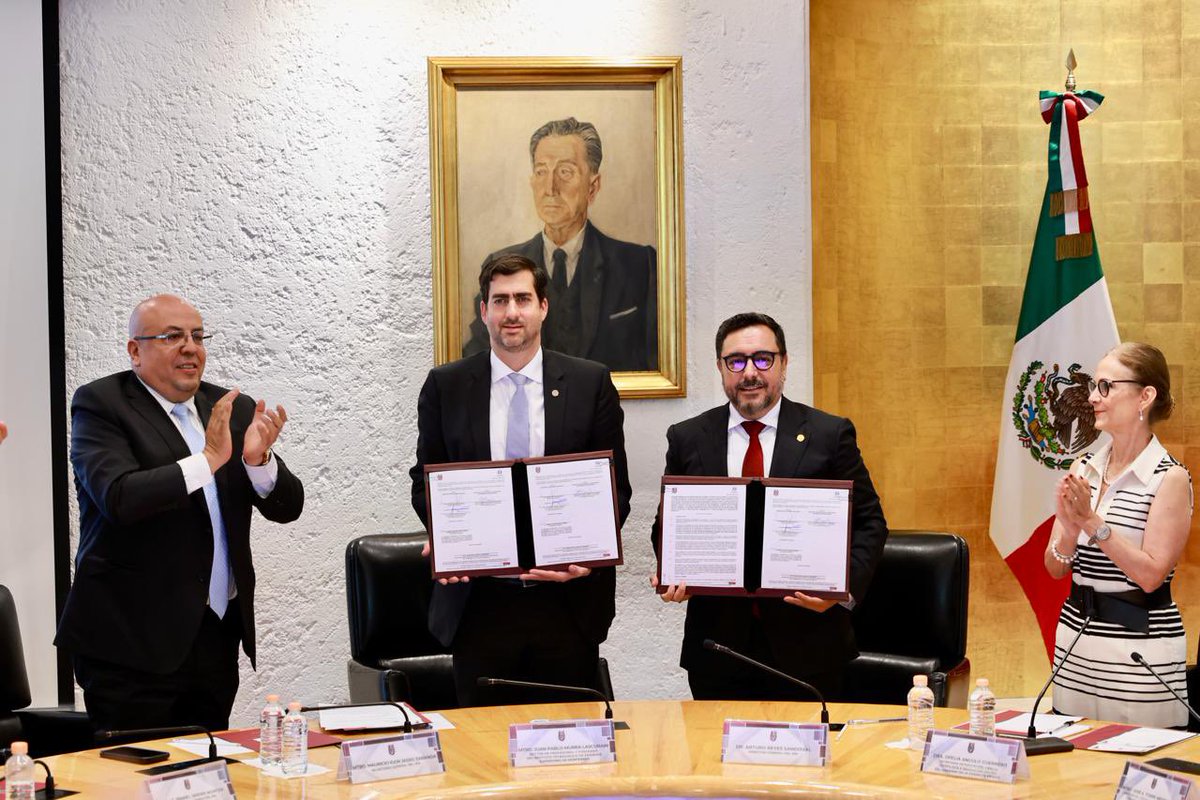 ArturoReyesS_'s tweet photo. Hoy firmamos un convenio de colaboración con una gran institución como lo es el @TecdeMonterrey, acompañados en el evento por nuestra gran aliada, @OfeliaAngulo_ , titular de la @SECTEI_CDMX. Este es un primer paso en lo que queremos sea una larga colaboración en favor de la ciencia y la tecnología. ¡Huélum!