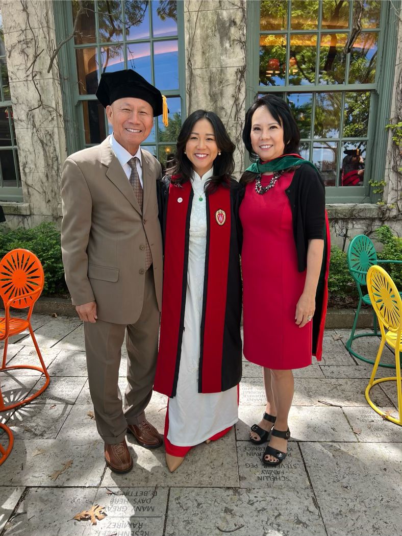 Florez_Lab's tweet photo. Huge shoutout to Dr. Felissa Hong @felissahong, @Florez_Lab's rockstar and soon-to-be @NMAnesthesia PGY-1 Resident on crushing med school and graduating in flying colors!💖
Congrats on this epic achievement! 🎉👩⚕️👨⚕️ #MedGrad #FutureAnesthesiologist https://t.co/bgjY9zRJey